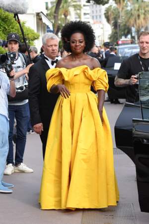 Viola Davis en robe jaune flashy lors du 75ème Festival de Cannes, le 18 mai 2022.