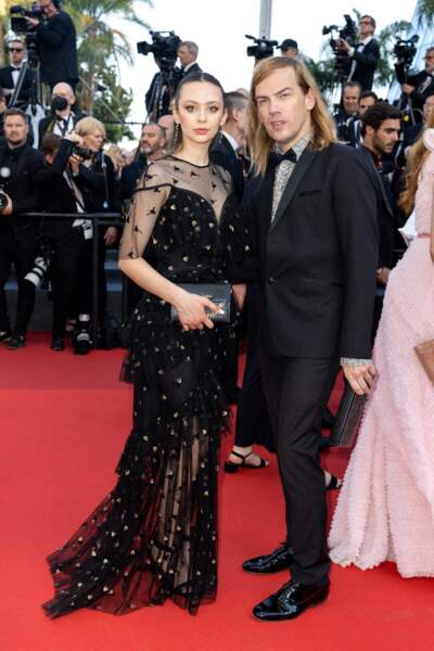 Agathe de Fontenay et Christophe Guillarmé assortis sur le tapis rouge pour la pour la montée des marches du film « Three Thousand Years of Longing (3000 ans à t'attendre), lors du 75ème Festival International du Film de Cannes, le 20 mai 2022.
