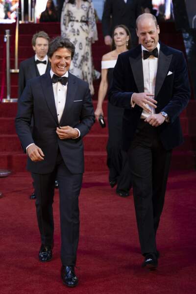 Tom Cruise, le prince William en costume traditionnel et noeud papillon noir, le 19 mai 2022.