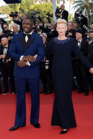 Idris Elba et Tilda Swinton un duo chic et complice pour la montée des marches du film « Three Thousand Years of Longing (3000 ans à t'attendre), lors du 75ème Festival International du Film de Cannes, le 20 mai 2022.