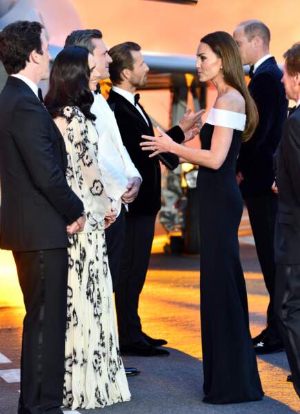 Kate Middleton porte une robe Roland Mouret que Maxima des Pays-Bas possède aussi en version combinaison.