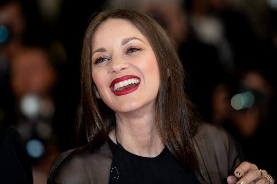 Marion Cotillard souriante au Festival de Cannes, le 20 mai 