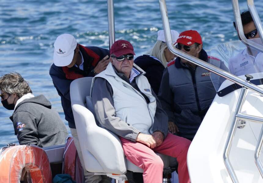 L'ancien roi d'Espagne a fait un tour en bateau au Royal Yacht Club de Sanxenxo en Espagne,  le 20 mai 2022.