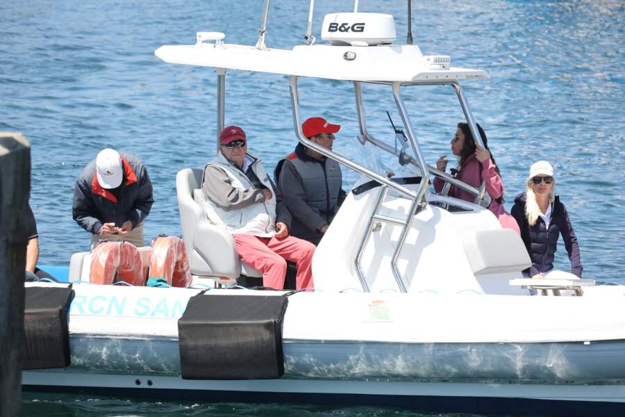 Le père du roi Felipe VI a profité d'une course de bateaux à Sanxenxo en Espagne pour faire un tour en mer, le 20 mai 2022.