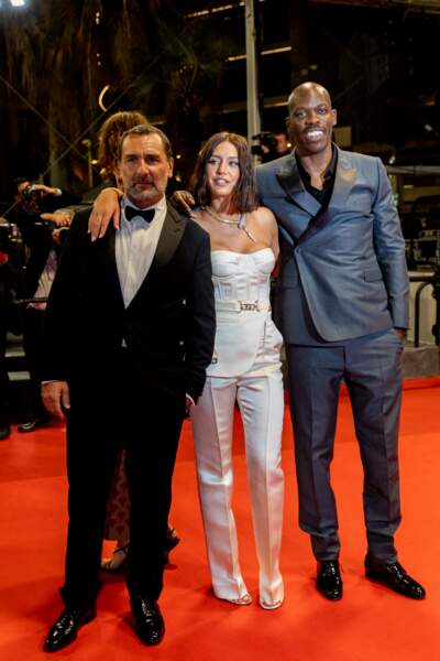 Adèle Exarchopoulos était rayonnante en compagnie de Gilles Lellouche et Jean-Pascal Zadi lors du 75ème Festival International du Film de Cannes, le 21 mai 2022.