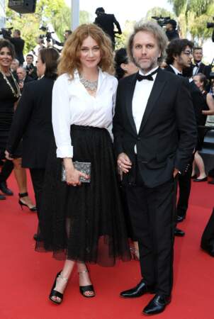 Marine Delterme et son mari Florian Zeller complices devant le parterre de photographe à Cannes, le 21 mai