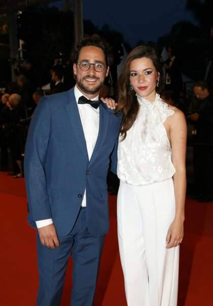 Thomas Hollande et sa femme Émilie Broussouloux, sublime tout en blanc pour la montée des marches du film "R.M.N.", réalisé par Cristian Mungiu. 