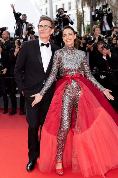 Michel Hazanavicius et Bérénice Béjo complices et amoureux pour la montée des marches du film "L'Innocent", lors du 75ème Festival International du Film de Cannes, le 24 mai 2022. 