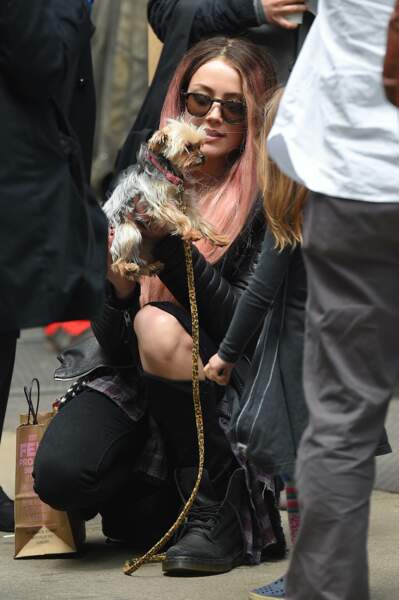 Amber Heard en 2014, les cheveux teints en rose pour le tournage de When I live my life over again, à New York (États-Unis)