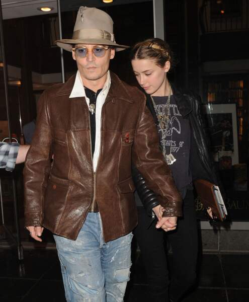 Johnny Depp et Amber Heard en 2014, chinant des livres de collection sur Madison avenue (États-Unis) à l'occasion des 28 ans de l'actrice 