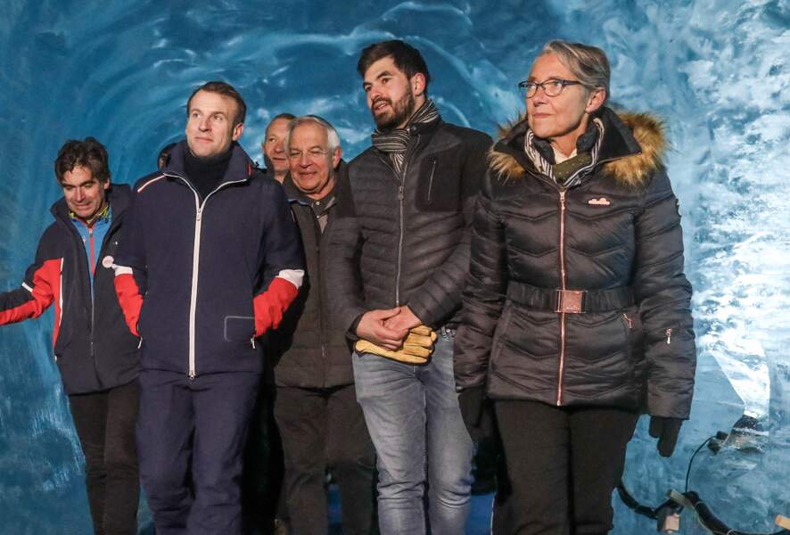 Elisabeth Borne lors d'une visite de la Mer de Glace avec Emmanuel Macron et des scientifiques à Chamonix le 13 février 2020. 