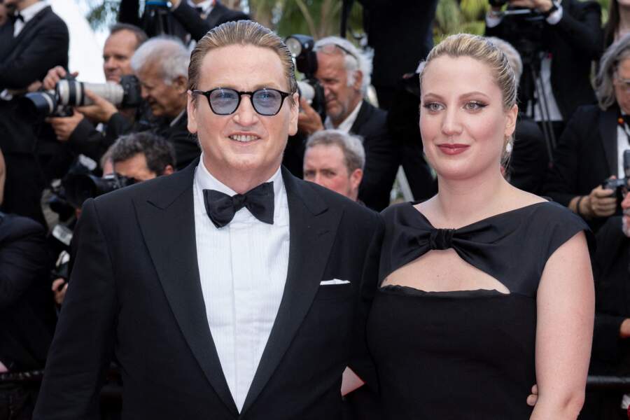 Benoît Magimel et sa femme Margot Pelletier pour la montée des marches du film "L'Innocent", lors du 75ème Festival International du Film de Cannes, le 24 mai 2022. 