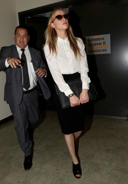 Amber Heard en 2016, arrivant au tribunal pour sa déposition pour violences conjugales contre Johnny Depp durant leur procédure de divorce à Century City (États-Unis)