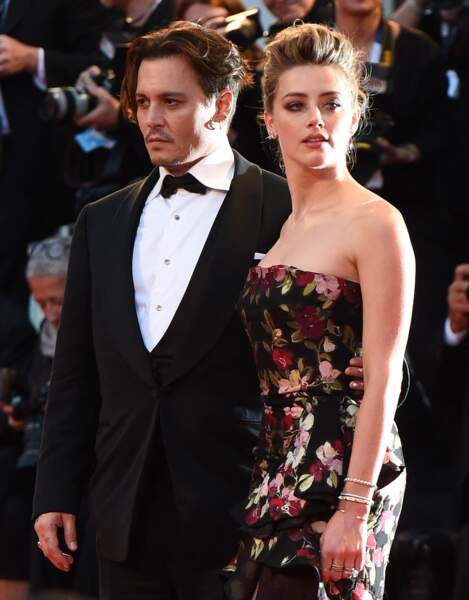 Amber Heard et son époux, Johnny Depp, divins en 2015, arpentent le  tapis rouge du film The Danish Girl, lors du 72ème festival du film de Venise (Italie)
