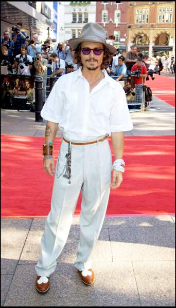 Johnny Depp, en 2006, sur le tapis rouge de Pirates de Caraïbes, le secret du coffre maudit, à Londres (Angleterre)