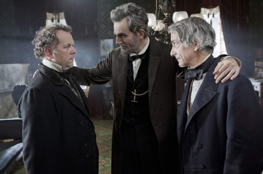 L'acteur Daniel Day-Lewis dans la peau de l'ancien président américain Lincoln, aux côtés des acteurs David Strathairn et David Costabile.