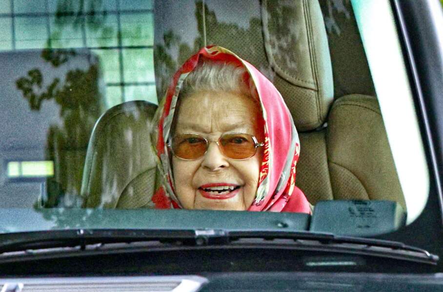 La reine Elizabeth II en voiture à Sandringham, quelques jours après son 96 ème anniversaire, le 25 avril 2022.