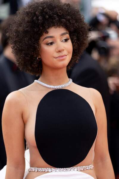 Lena Mahfouf sensuelle et élégante sur le tapis rouge lors du 75ème Festival International du Film de Cannes, le 25 mai 2022.