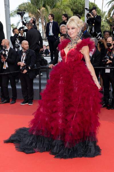 Eugenia Kuzmina - Montée des marches du film « Broker (Les bonnes étoiles) » lors du 75ème Festival International du Film de Cannes. Le 26 mai 2022