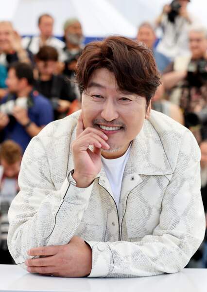 Song Kang Ho au photocall de "Broker (Les bonnes étoiles)" lors du 75ème Festival International du Film de Cannes, le 27 mai 2022