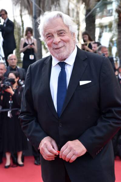 Jacques Weber souriant devant le parterre de photographes à Cannes, ce 28 mai 