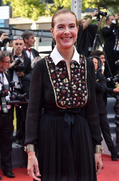 Carole Bouquet divine et souriante au Festival de Cannes, ce 28 mai 