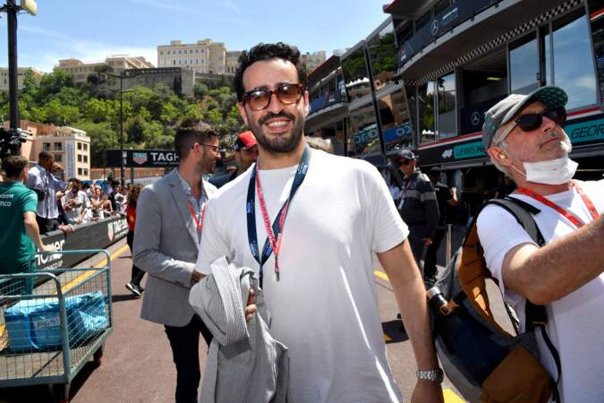 Jonathan Cohen souriant pour sa venue à Monaco, ce 28 mai 