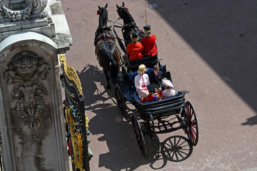 Louise et James Mountbatten-Windsor participent à la parade militaire "Trooping the Colour" pour le jubilé de platine de la reine Elizabeth II à Londres, le 2 juin 2022