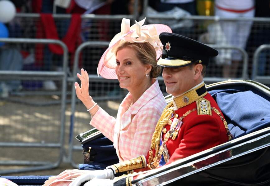 Le prince Edward et sa femme la comtesse Sophie de Wessex  lors de la parade militaire "Trooping the Colour" pour le jubilé de platine de la reine Elizabeth II à Londres, le 2 juin 2022
