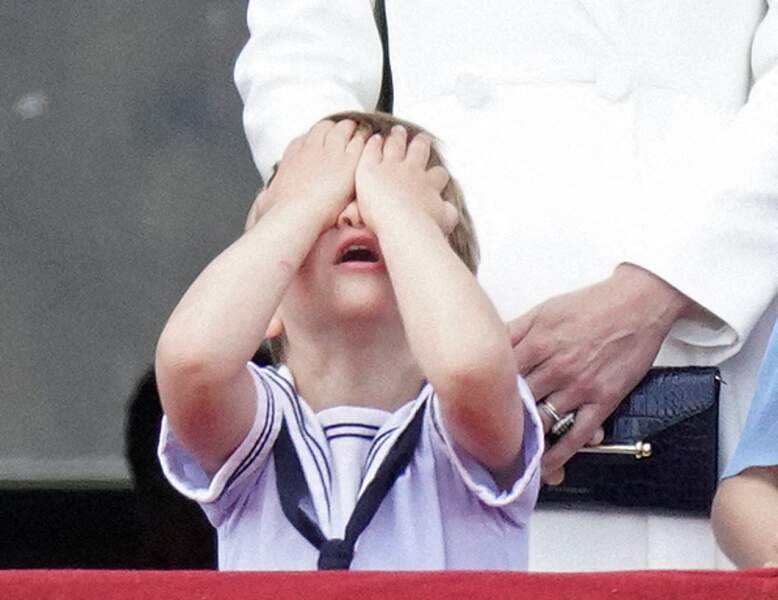 Le prince Louis a volé la vedette à la reine Elizabeth II avec ses petites mimiques lors de la parade militaire "Trooping the Colour" pour le jubilé de platine de la reine Elizabeth II à Londres, le 2 juin 2022