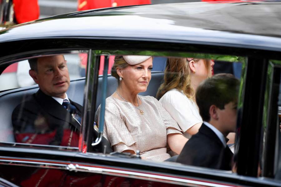 Le prince Edward, comte de Wessex et son épouse Sophie Rhys-Jones sur le point d'arrivée à la cathédrale Saint-Paul de Londres, le 3 juin 2022