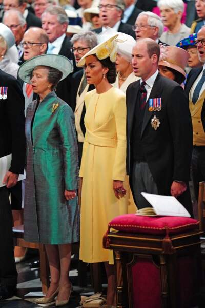 La princesse Anne, Kate Middleton et son époux le prince William prennent part à l'office de la messe du jubilé organisée à la cathédrale Saint-Paul de Londres, le 3 juin 2022