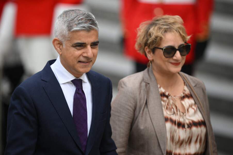Le maire de Londres, Sadiq Khan et sa femme Saadyia arrivent à la messe du jubilé, célébrée à la cathédrale Saint-Paul de Londres, le 3 juin 2022