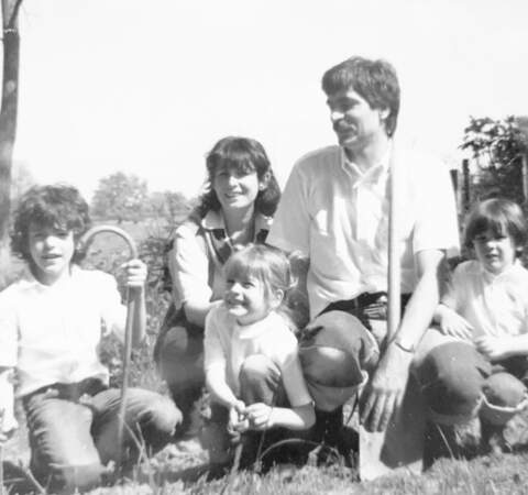 Julie Gayet entourée de ses parents et ses deux frères, Jean-Brice et Erwan