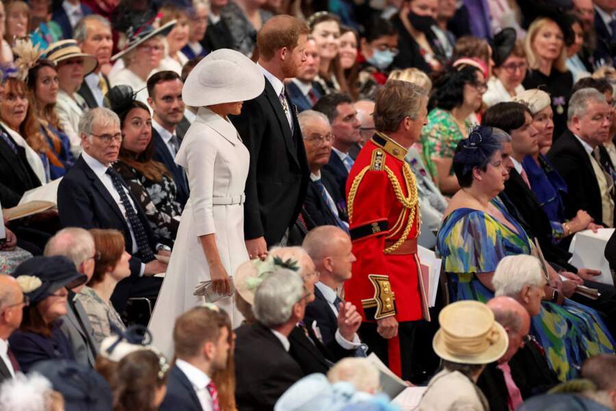 À peine arrivés dans la cathédrale Saint-Paul de Londres, le prince Harry et Meghan Markle ont attiré tous les regards, le 3 juin 2022.