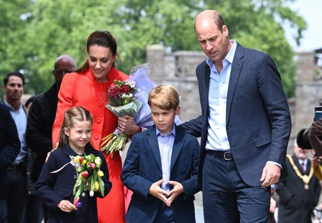 Kate Middleton sublime en rouge avec sa famille à Cardiff, ce 4 juin