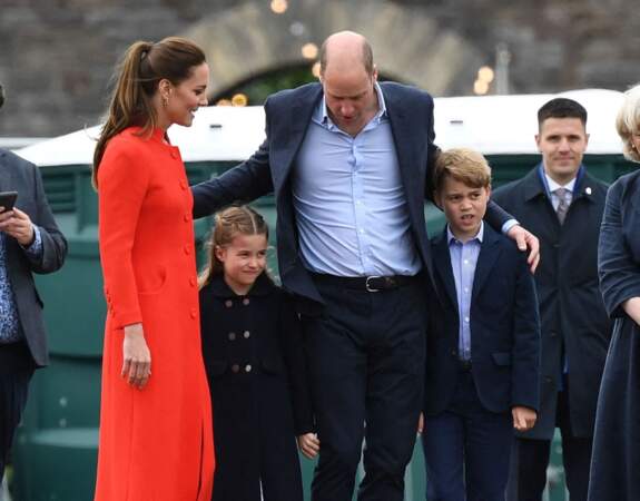 Kate Middleton proche du prince William et de ses enfants, à Cardiff ce 4 juin