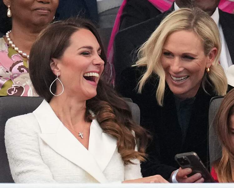 Kate Middleton et Zara Phillips Tindall hilares dans les tribunes de la Platinum Party, samedi 4 juin 2022
