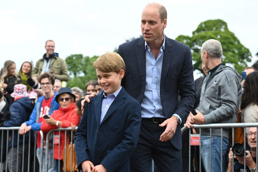 William et George étaient vêtus de la même manière lors de leur visite au château de Cardiff, Royaume Uni, le 4 juin 