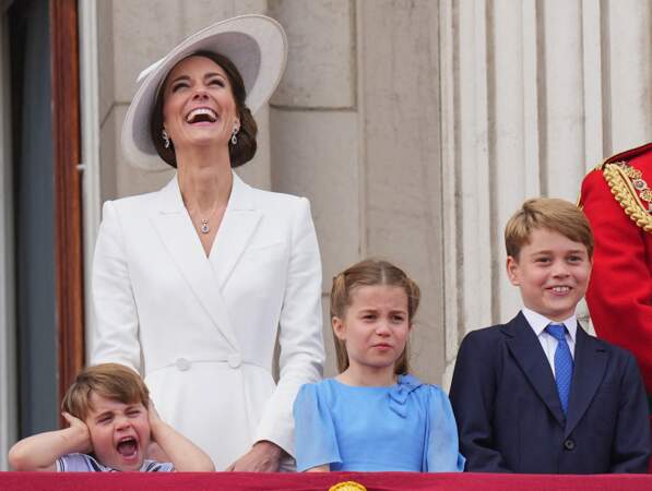 Le prince Louis a volé la vedette à la famille royale avec ses petites mimiques lors de la parade militaire "Trooping the Colour" pour le jubilé de platine de la reine