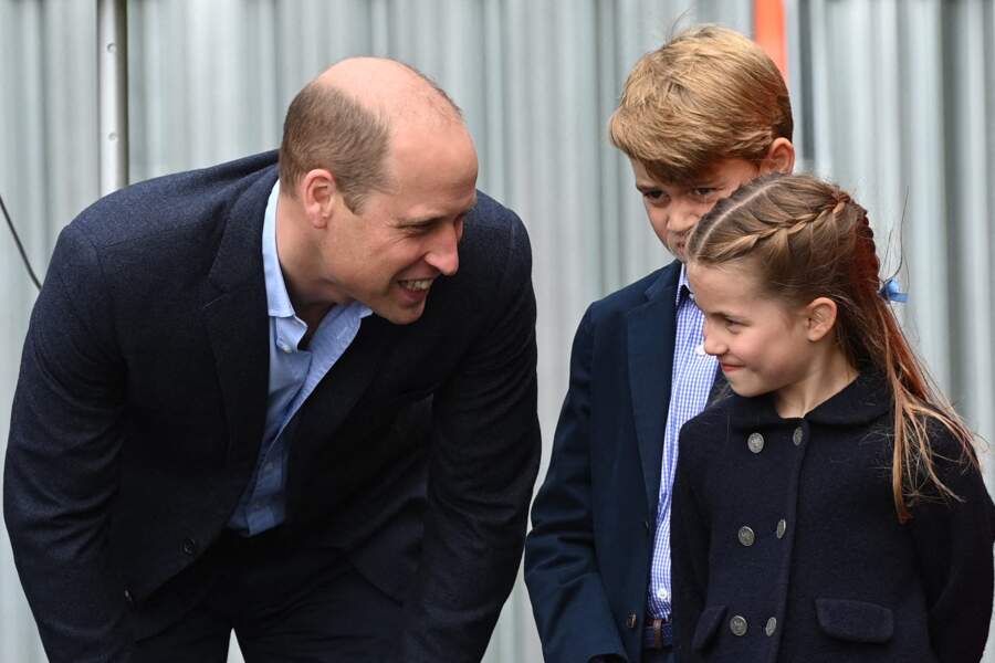 Le prince William complice avec ses enfants George et Charlotte, à Cardiff, ce 4 juin