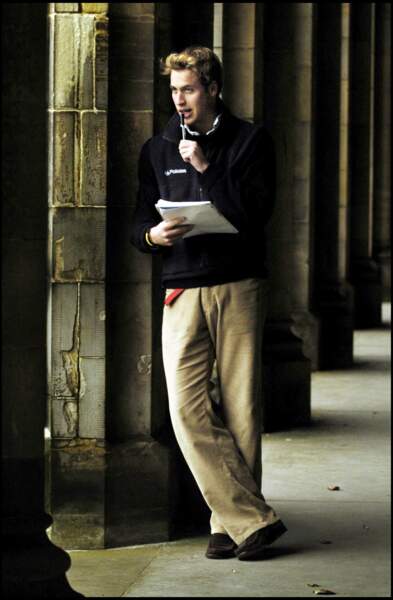 Le prince William, étudiant soignant ses pauses, à l'université de Saint Andrews, en Ecosse, en novembre 2004.