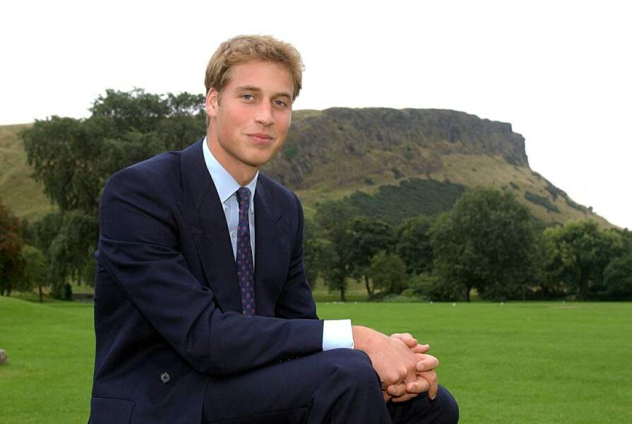 Le prince William devant le volcan éteint Arthur Seat, à Edimbourg, en septembre 2001. Un bellâtre s'éveille...