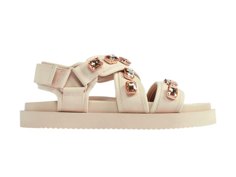 Sandales plates croisées en tissus détail bijou, Deichmann, 39,99€
