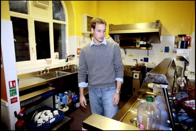Le prince William dans un centre d'accueil pour jeunes en difficulté, à Londres, en décembre 2006.