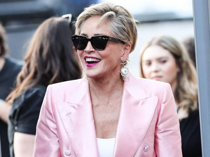 Sharon Stone, avec des lunettes de soleil, à son arrivée à la soirée Core, à Los Angeles le 10 juin 2022.