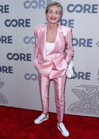 A 64 ans, Sharon Stone, est toujours aussi sublime. Ici lors du photocall de la soirée de gala de l'organisation Core, à Los Angeles, le 10 juin 2022.