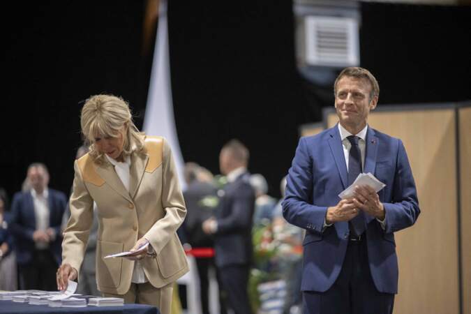 Brigitte et Emmanuel Macron ont voté pour le premier tour des élections législatives, au Touquet, ce 12 juin 2022.