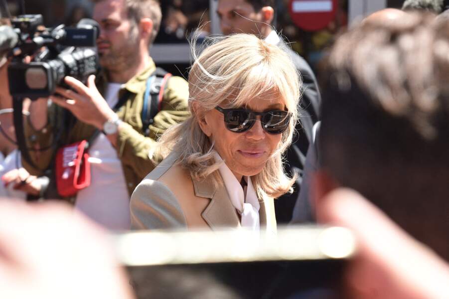 Brigitte Macron a salué le public, au Touquet pour le premier tour des élections législatives le 12 juin 2022.
