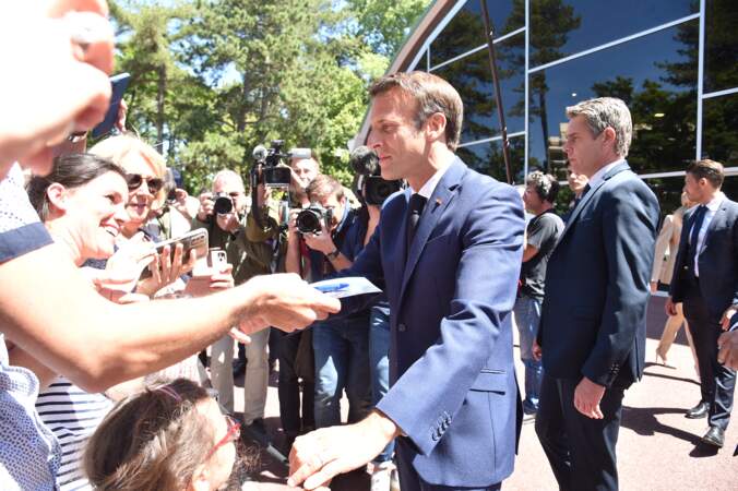 Les photographes étaient également venus nombreux pour suivre le couple présidentiel au Touquet, ce dimanche 12 juin 2022.